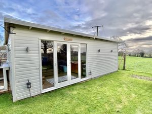 Summerhouse & Workshop- click for photo gallery